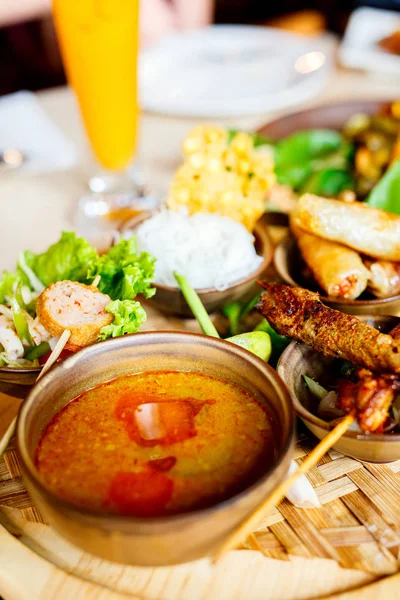 Selectie Van Traditionele Birmese Dishrs Geserveerd Voor Lunch — Stockfoto