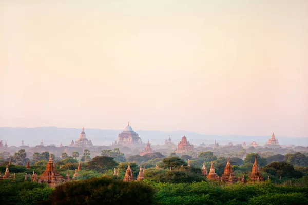 Потрясающий Вид Ландшафт Тысячами Исторических Буддийских Пагод Ступей Баган Мьянме — стоковое фото