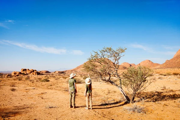 Kids Brother Sister Hiking Spitzkoppe Unique Rock Formations Damaraland Namibia — Stock Photo, Image