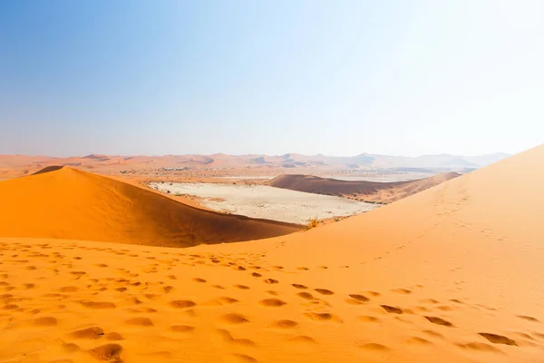 Vue Imprenable Sur Les Dunes Sable Rouge Casserole Argile Blanche — Photo