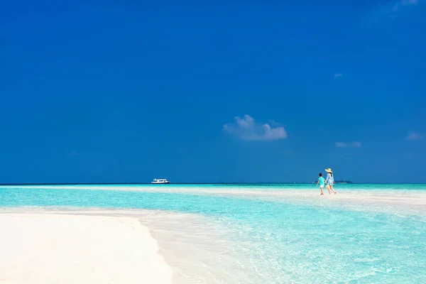 Mère Fille Profitant Vacances Plage Tropicale — Photo