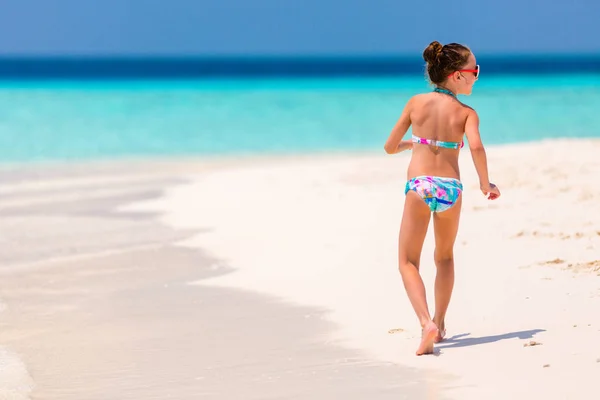 Adorabile Bambina Spiaggia Durante Vacanze Estive — Foto Stock