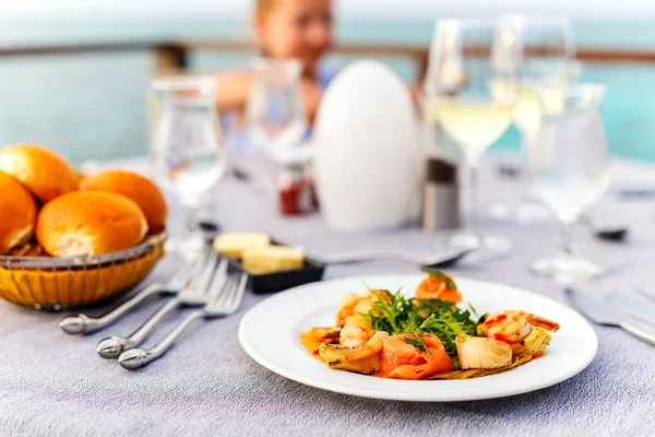 Délicieux Poisson Pétoncles Servis Pour Déjeuner Dîner — Photo