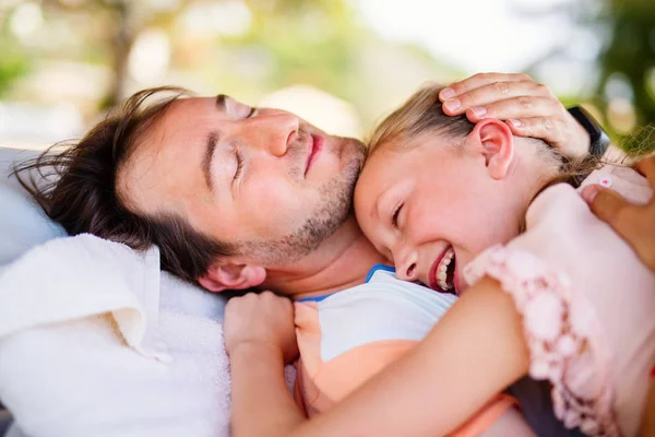 Buon Padre Sua Adorabile Figlioletta Insieme Divertirsi — Foto Stock