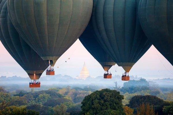 Splendida Vista Del Paesaggio Mongolfiere Volare Sopra Migliaia Antiche Pagode — Foto Stock