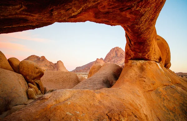 Bella Alba Sulla Zona Spitzkoppe Con Pittoreschi Archi Pietra Formazioni — Foto Stock