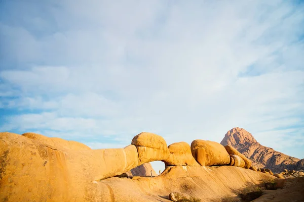 Famiglia Madre Figlia Godendo Alba Nella Zona Spitzkoppe Con Pittoreschi — Foto Stock