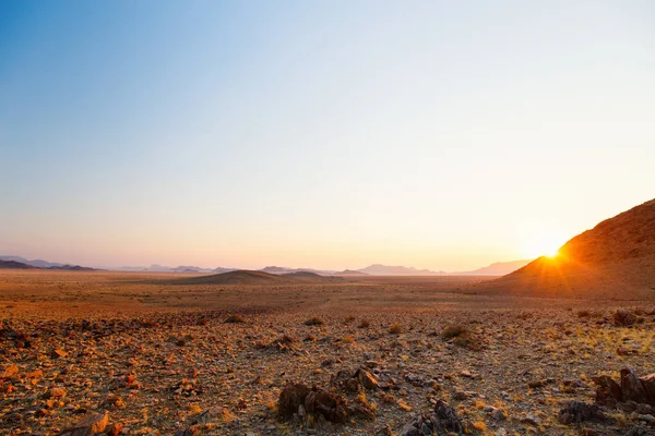 日の出や日没時のナミブ砂漠の美しい風景 — ストック写真