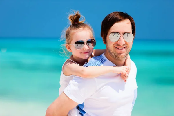 Father His Adorable Little Daughter White Clothes Tropical Beach Summer — Stock Photo, Image