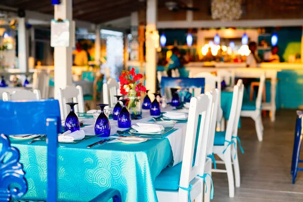 Restoranda Öğle Veya Akşam Yemeği Için Renkli Masa — Stok fotoğraf