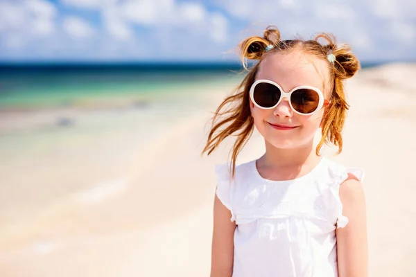 Adorável Menina Praia Agradável Tropical Férias Verão — Fotografia de Stock