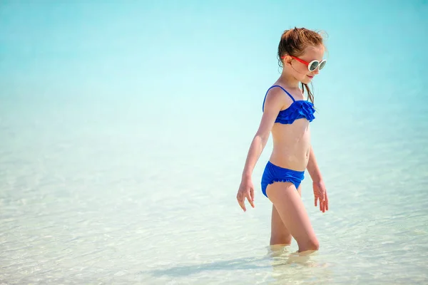 Happy Little Girl Splashing Shallow Water Beach Having Lot Fun — Stock Photo, Image