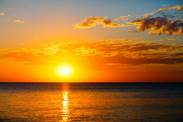 Belo Pôr Sol Sobre Mar Tropical — Fotografia de Stock