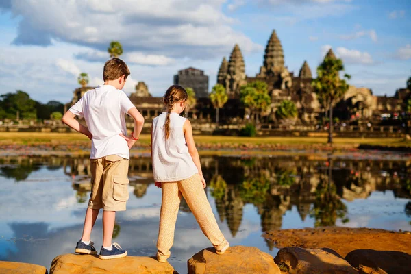 Niños Antiguo Templo Angkor Wat Siem Reap Camboya —  Fotos de Stock