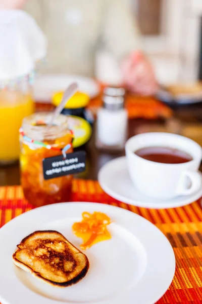 Deliciosas Panquecas Servidas Pequeno Almoço — Fotografia de Stock