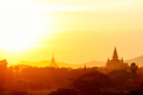 Coucher Soleil Pittoresque Avec Des Milliers Temples Stupas Bouddhistes Historiques — Photo