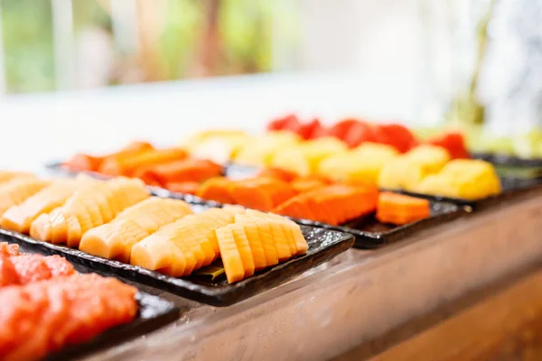 Deliciosas Frutas Orgánicas Servidas Para Desayuno Restaurante Buffet — Foto de Stock