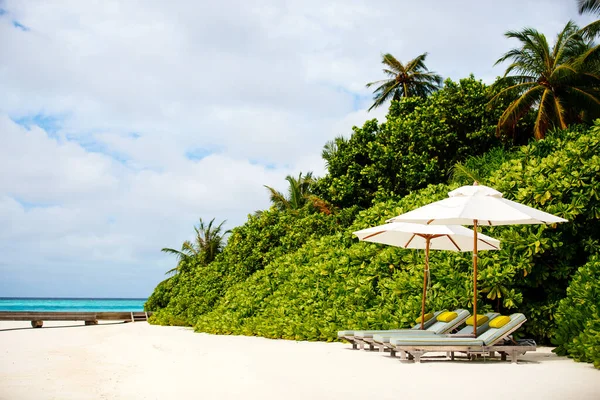 Красивый Тропический Пляж Экзотическом Острове Мальдивах — стоковое фото