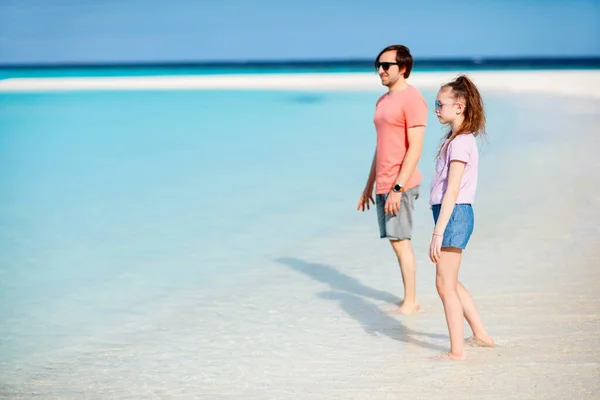 Pai Sua Filha Praia Férias Tropicais — Fotografia de Stock