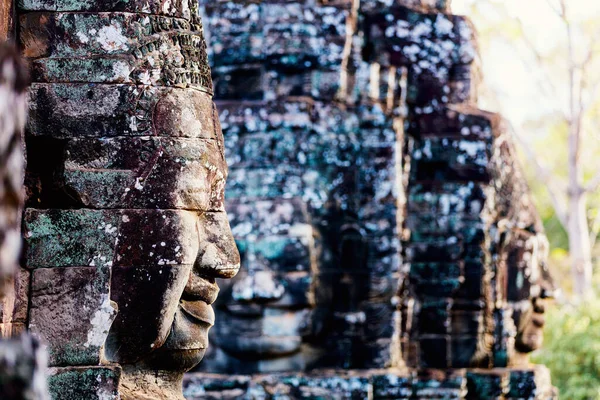 Лица Древнего Храма Байон Популярной Туристической Достопримечательностью Ангкор Сием Рип — стоковое фото