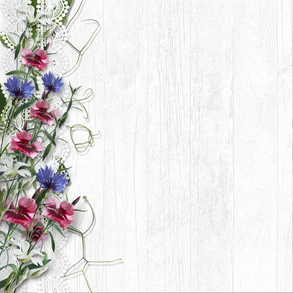田野花卉白色木制复古背景花边 — 图库照片