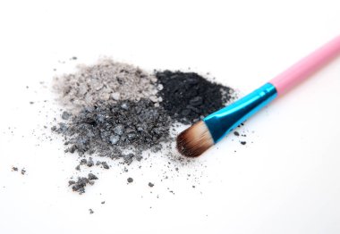 Dekoratif kozmetik ve fırçalar