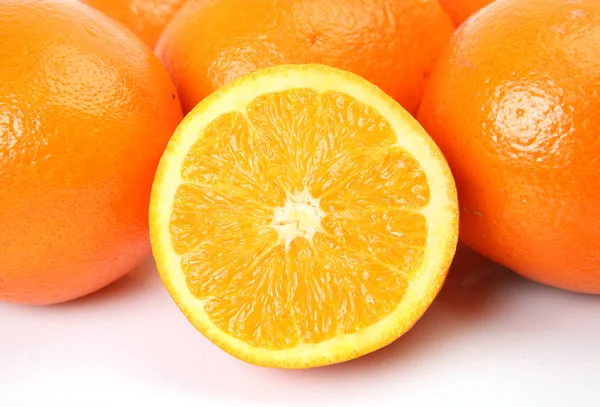 Naranjas Maduras Cortadas Por Mitad — Foto de Stock