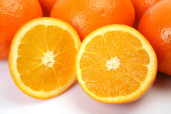 Naranjas Maduras Cortadas Por Mitad — Foto de Stock