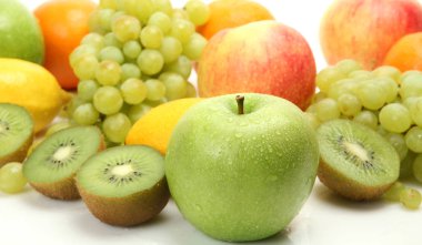 Turunçgiller, yeşil elma ve diyet ve vejetaryen için kivi 