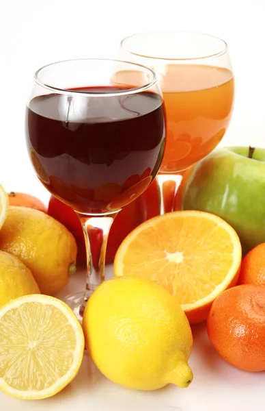 Mogen Frukt För Hälsosam Kost Vit Bakgrund Äpplen Och Apelsiner — Stockfoto