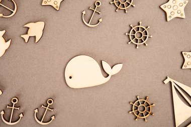 ahşap deniz kahverengi bir arka plan üzerinde rakamlar