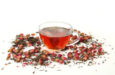 Çay bir kupa ve kuru tomurcukları gül gül