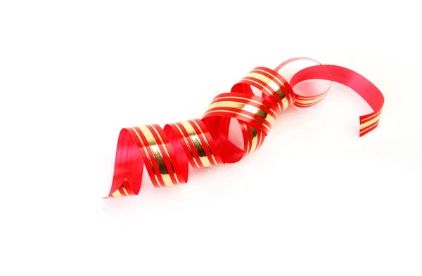 白色背景上的红色蛇形丝带 — 图库照片