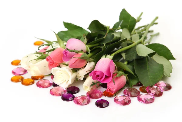 Bouquet Belles Roses Ornements Décoratifs Sur Fond Blanc — Photo