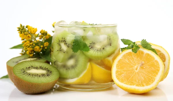 Cut Fruits Covered Cold Water Lemon Balm — Stock Photo, Image