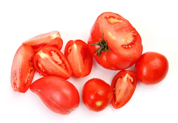 Tomates Fraîches Coupées Sur Fond Blanc — Photo