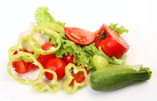 ダイエットのための野菜を切りたてで 白い背景の食品 — ストック写真