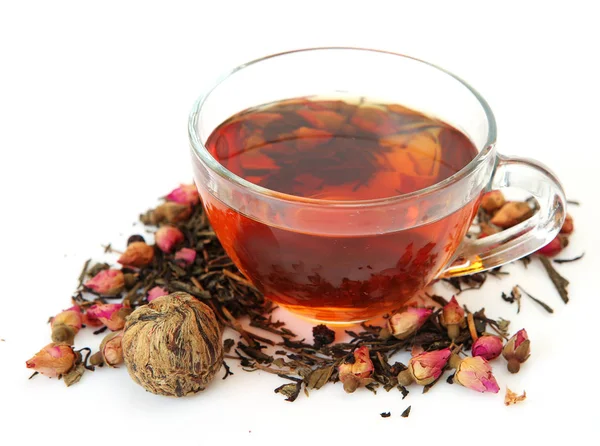 Becher Mit Tee Und Getrockneten Rosenblüten — Stockfoto