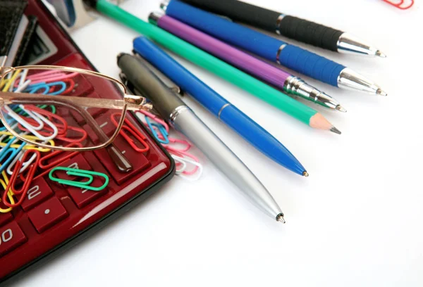 Калькулятор Ручка Карандаши — стоковое фото