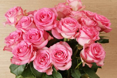 Bir buket güzel pembe gül