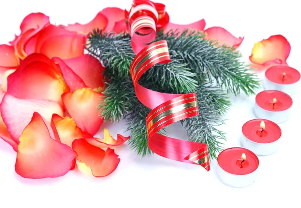 Pétalos Rosa Velas Una Rama Árbol Navidad —  Fotos de Stock