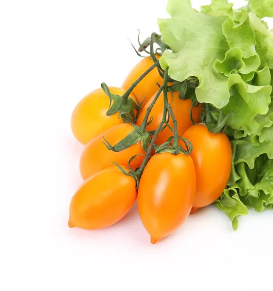 Gelbe Tomaten Und Grüne Salatblätter — Stockfoto