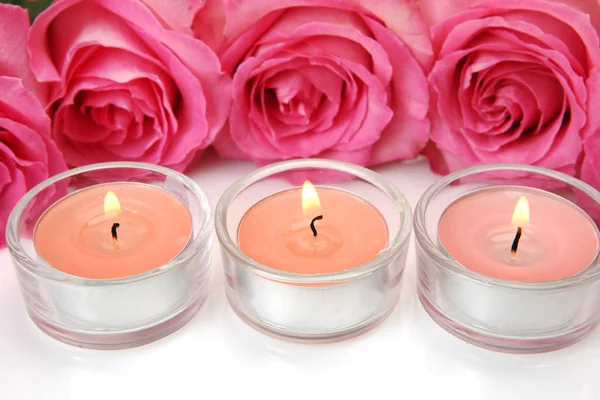 Ramo Rosas Rosadas Velas Encendidas — Foto de Stock