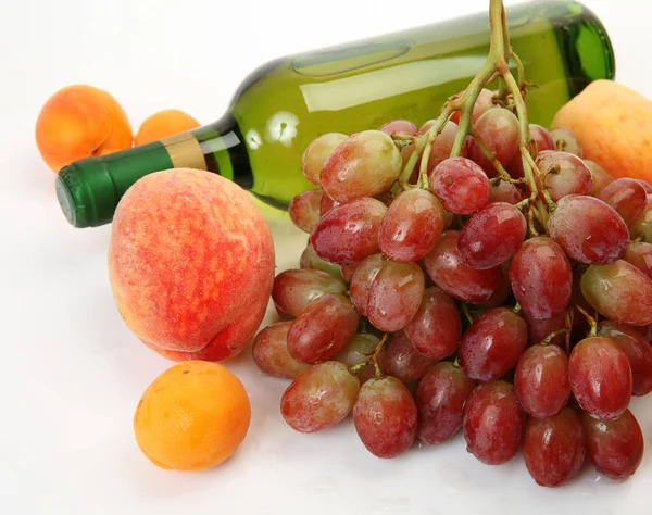 Frutta matura e vino — Foto Stock