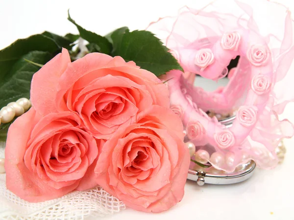 Bouquet di rose e cuore — Foto Stock