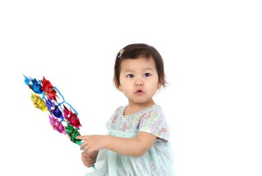 Beyaz arka planda pikap ile kız