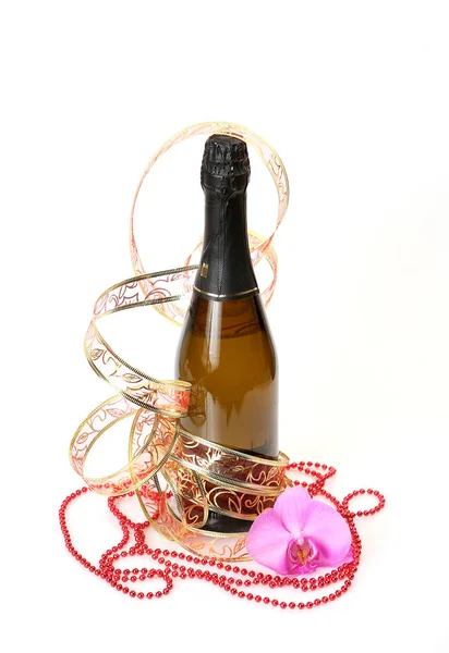 シャンパンとリボンのボトル — ストック写真