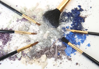 bir gölge ve fırça kadın Dekoratif kozmetik