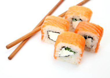 pirinç ve balık ile rulo