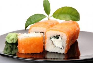 pirinç ve balık ile rulo